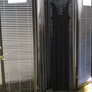Long maxi black dress crossed strapped